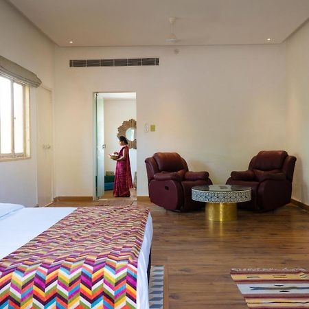 Parijat Private Pool Villa 1, 2 And 3 Bhk ウダイプル エクステリア 写真