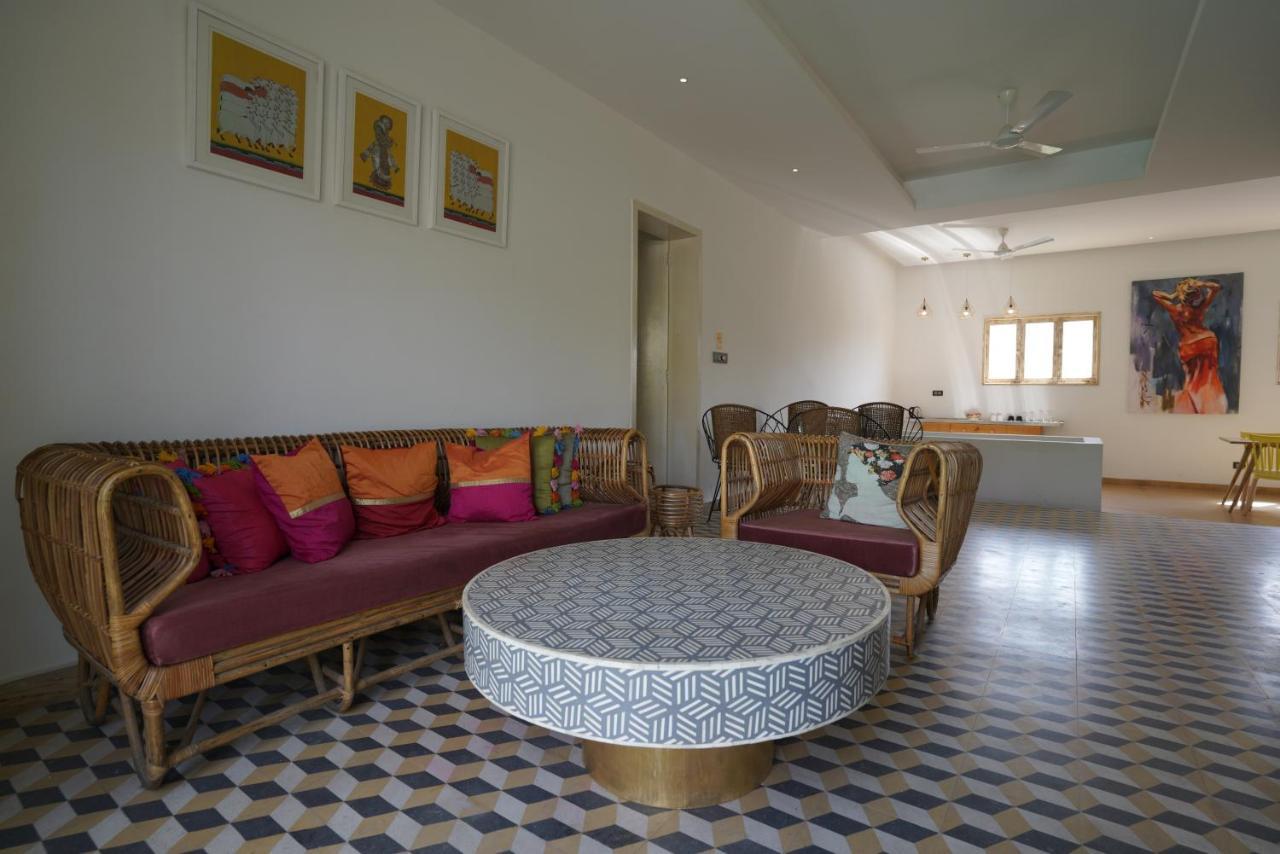 Parijat Private Pool Villa 1, 2 And 3 Bhk ウダイプル エクステリア 写真