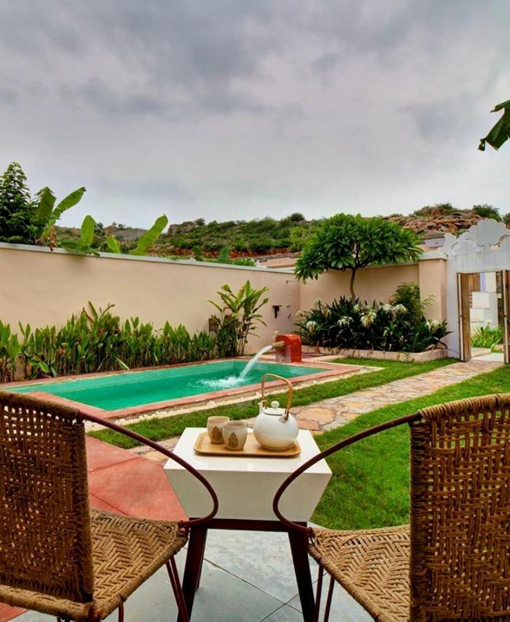 Parijat Private Pool Villa 1, 2 And 3 Bhk ウダイプル エクステリア 写真
