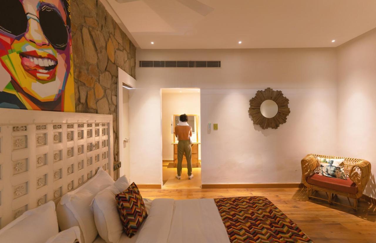 Parijat Private Pool Villa 1, 2 And 3 Bhk ウダイプル エクステリア 写真