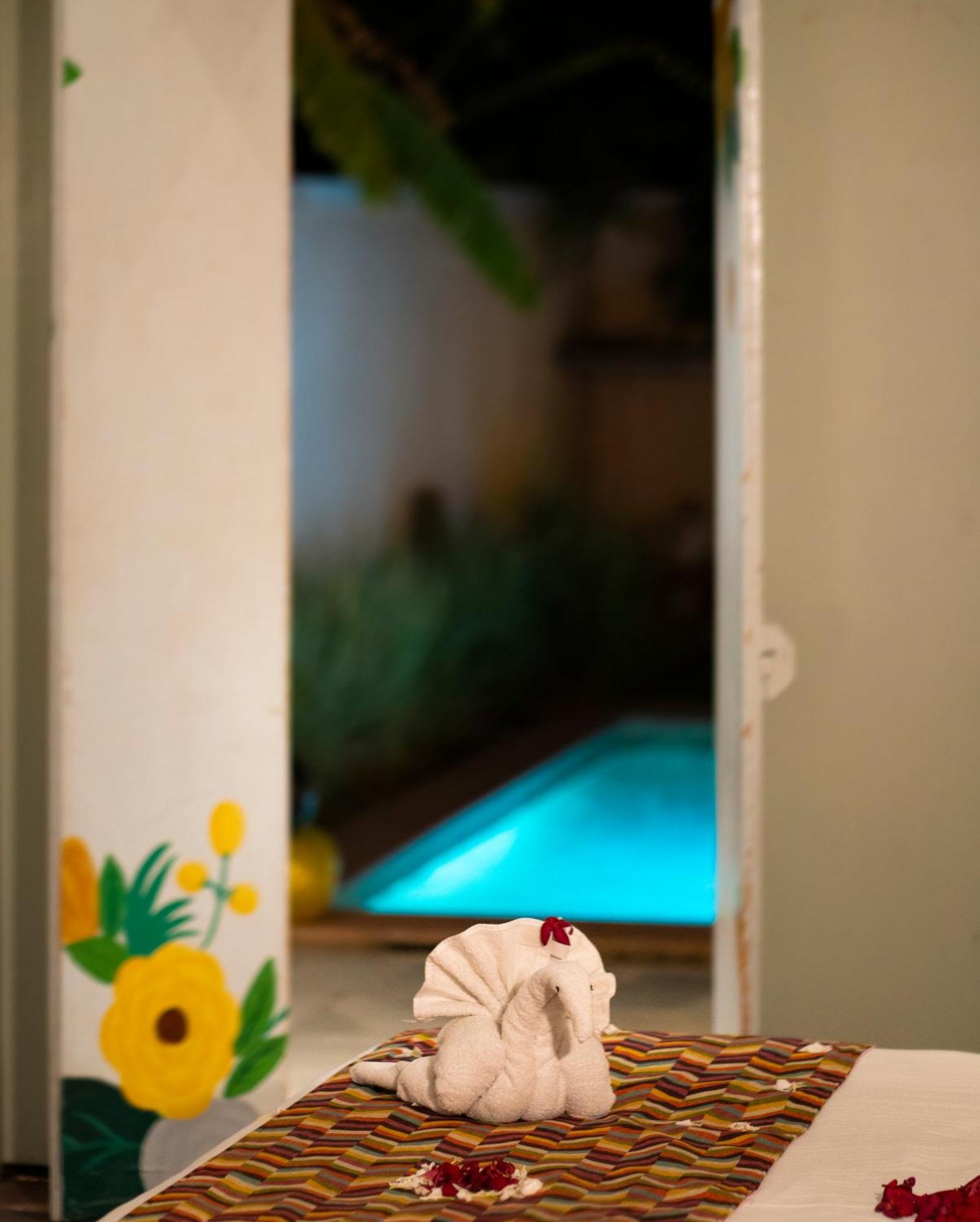 Parijat Private Pool Villa 1, 2 And 3 Bhk ウダイプル エクステリア 写真