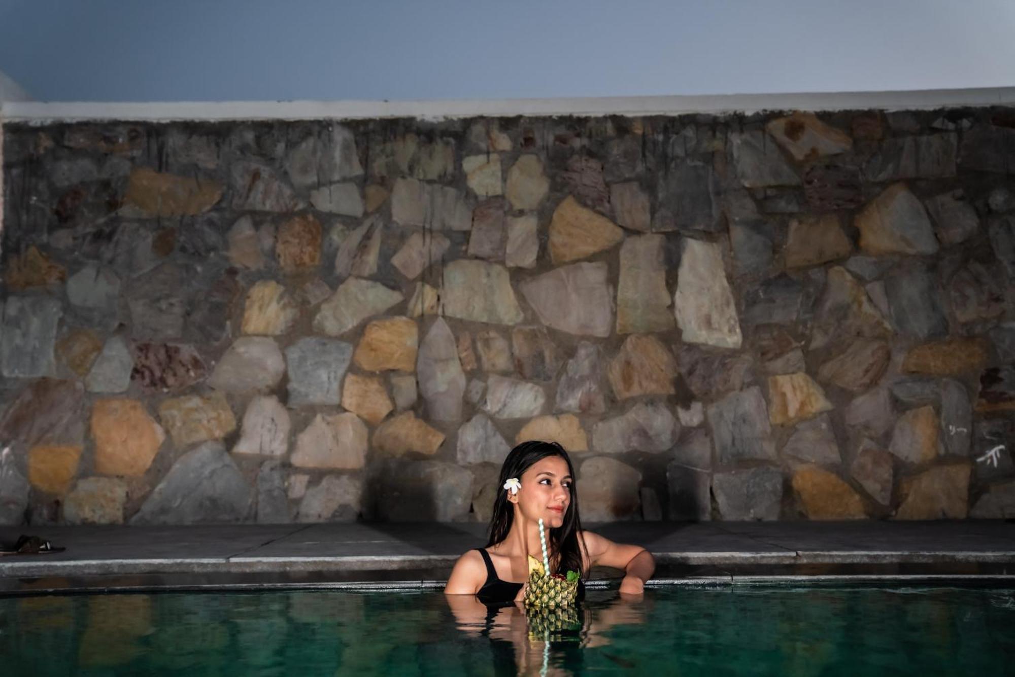 Parijat Private Pool Villa 1, 2 And 3 Bhk ウダイプル エクステリア 写真
