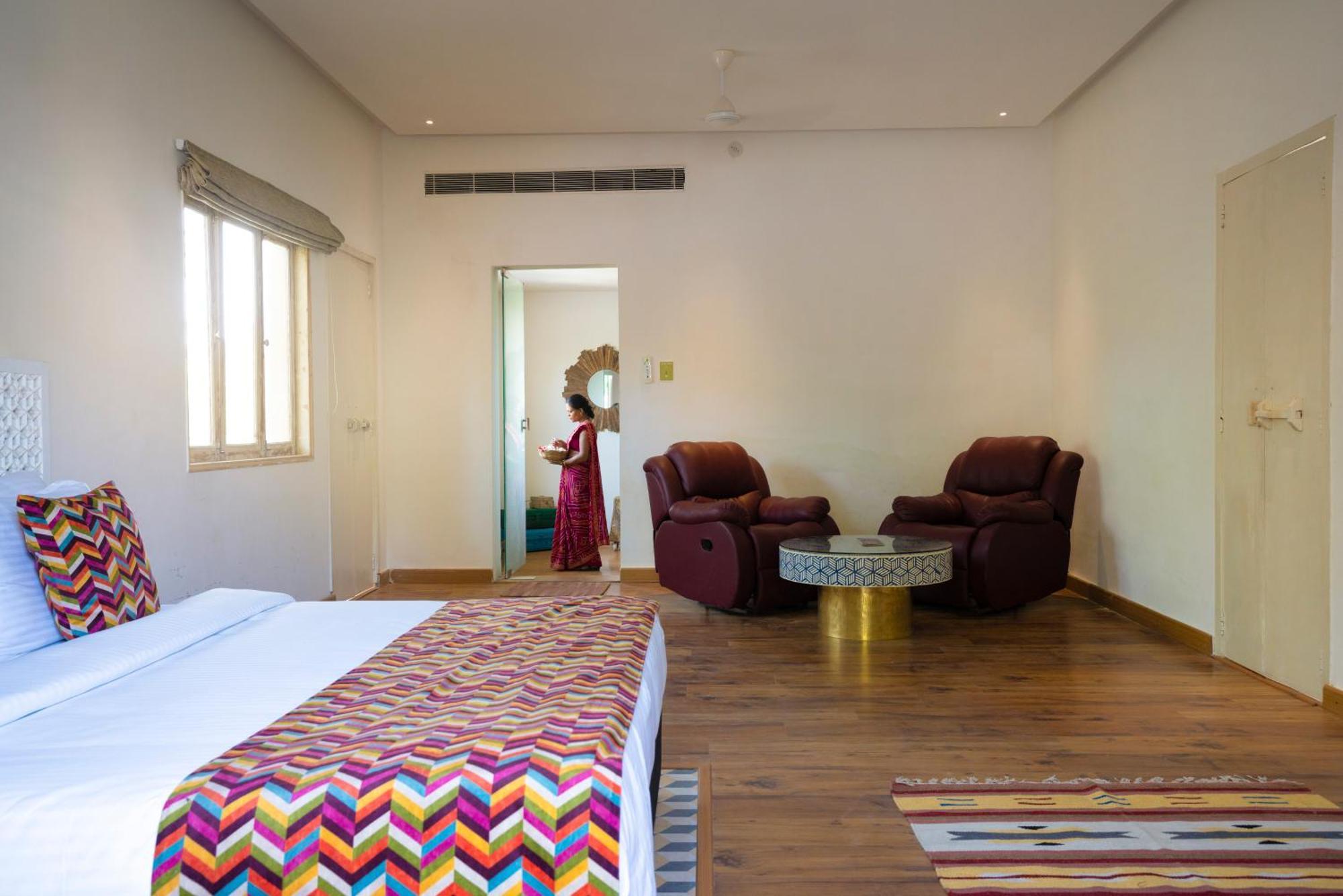 Parijat Private Pool Villa 1, 2 And 3 Bhk ウダイプル エクステリア 写真