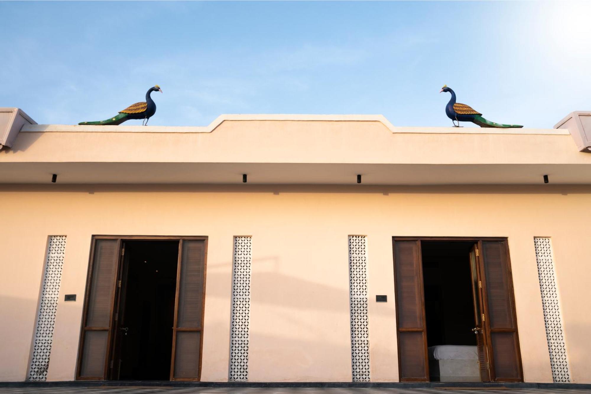 Parijat Private Pool Villa 1, 2 And 3 Bhk ウダイプル エクステリア 写真
